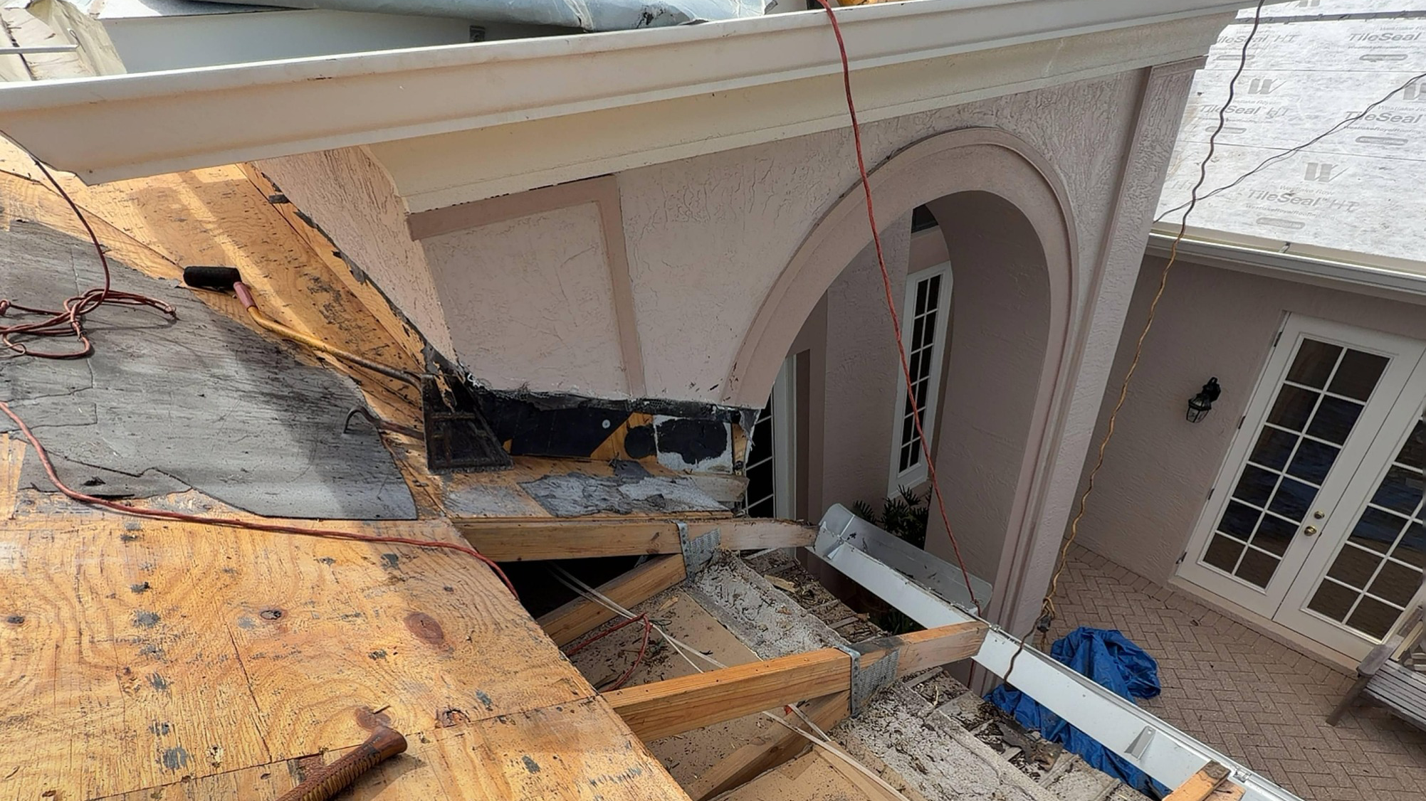 Longboat Key Roofing Reports Roof-to-Wall Flashing Problems